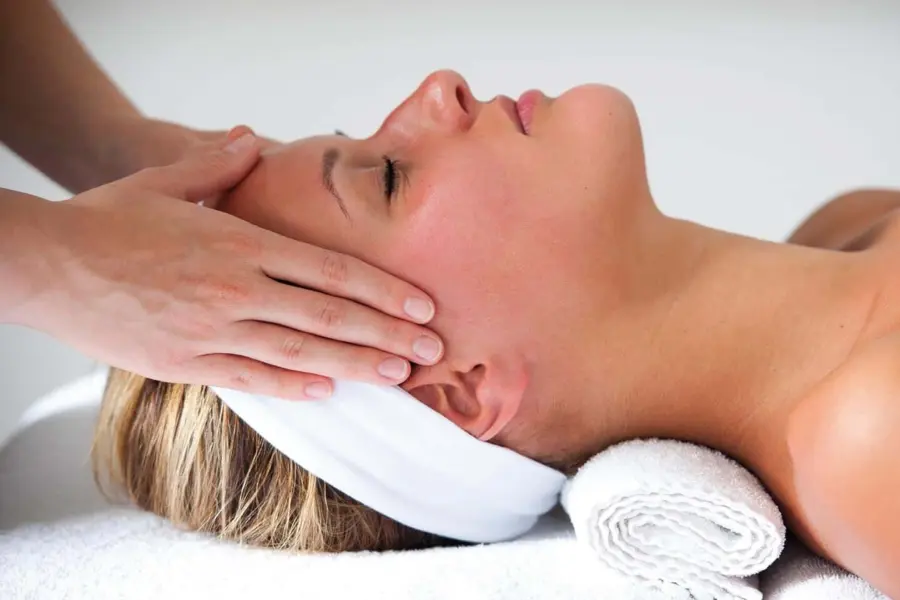 HOOFD MASSAGE FACIAL